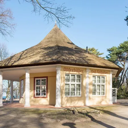 Kuehlungsborn, Am Konzertgarten Aparthotel 3*